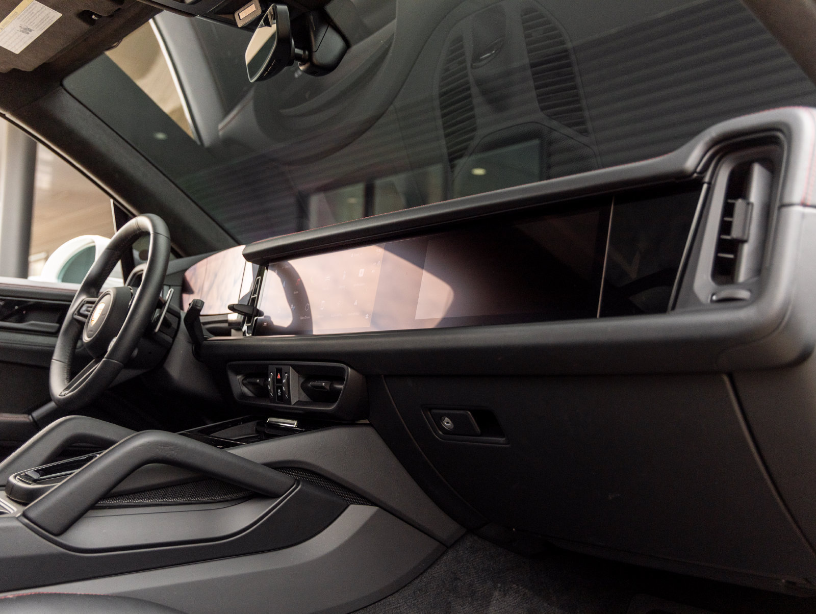Certified 2025 Porsche Cayenne GTS AWD/4WD image 46