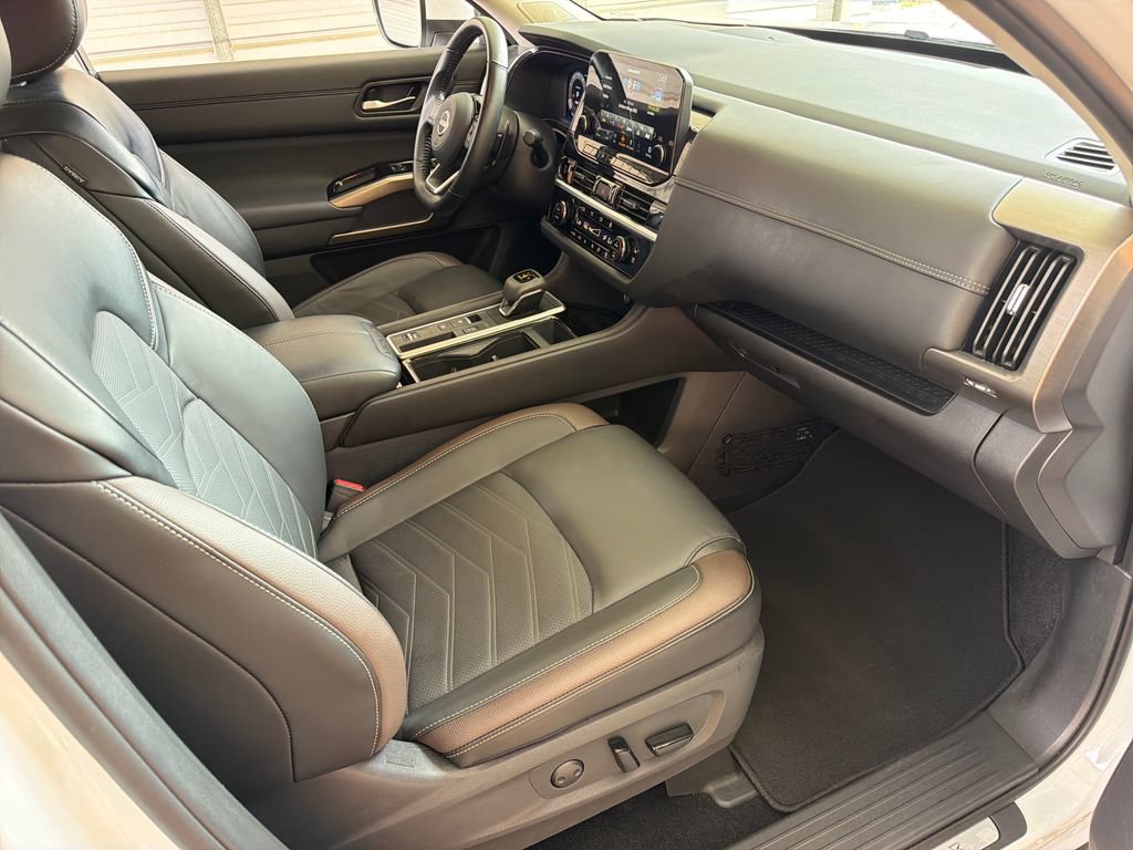Used 2025 Nissan Pathfinder Platinum w/ Cargo Package FWD image 28
