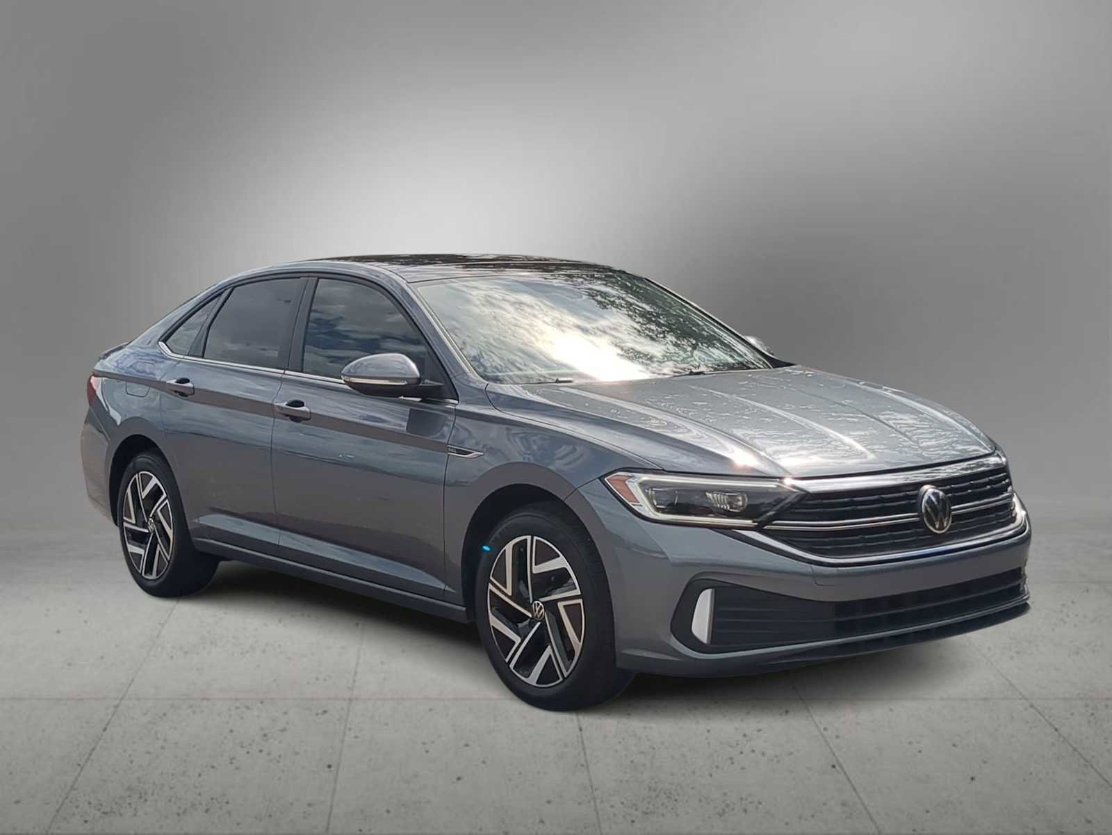 Used 2024 Volkswagen Jetta SEL image 2