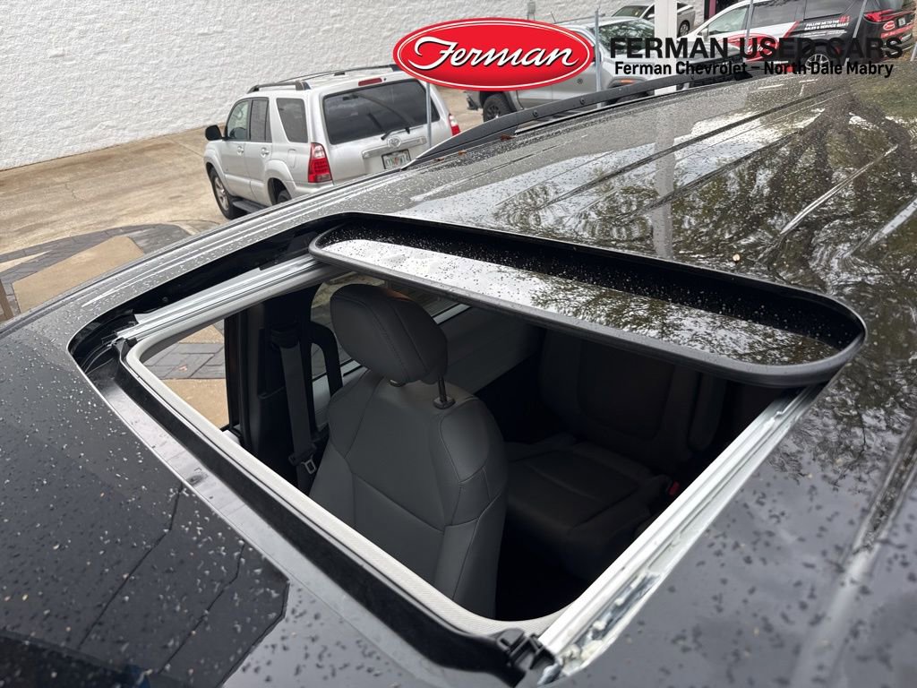 Used 2025 Toyota Sienna XLE image 8