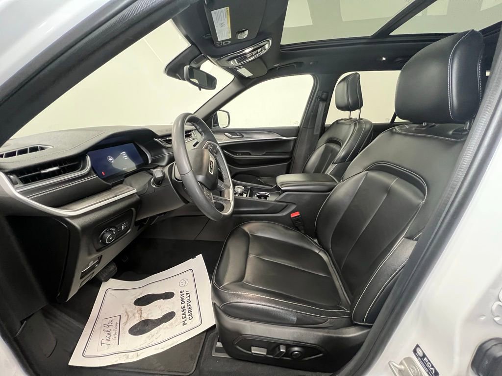 Used 2024 Jeep Grand Cherokee Limited image 4