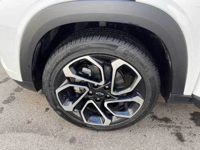Used 2024 Chevrolet Trax RS w/ Sunroof Package FWD image 22