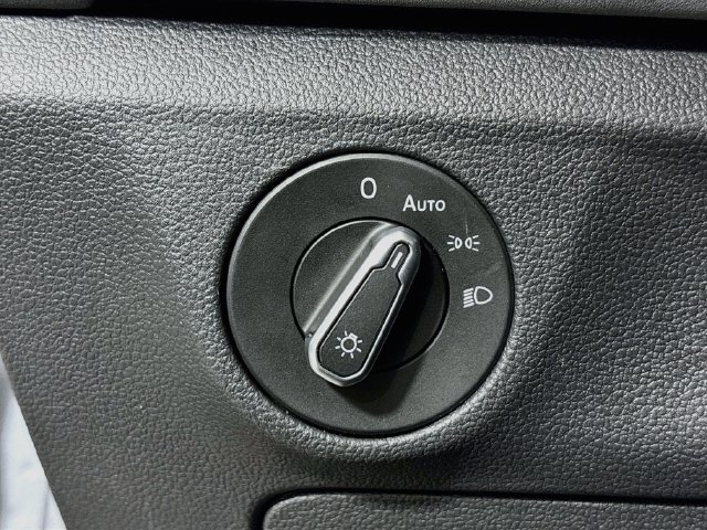 Used 2025 Volkswagen Jetta SE FWD image 11