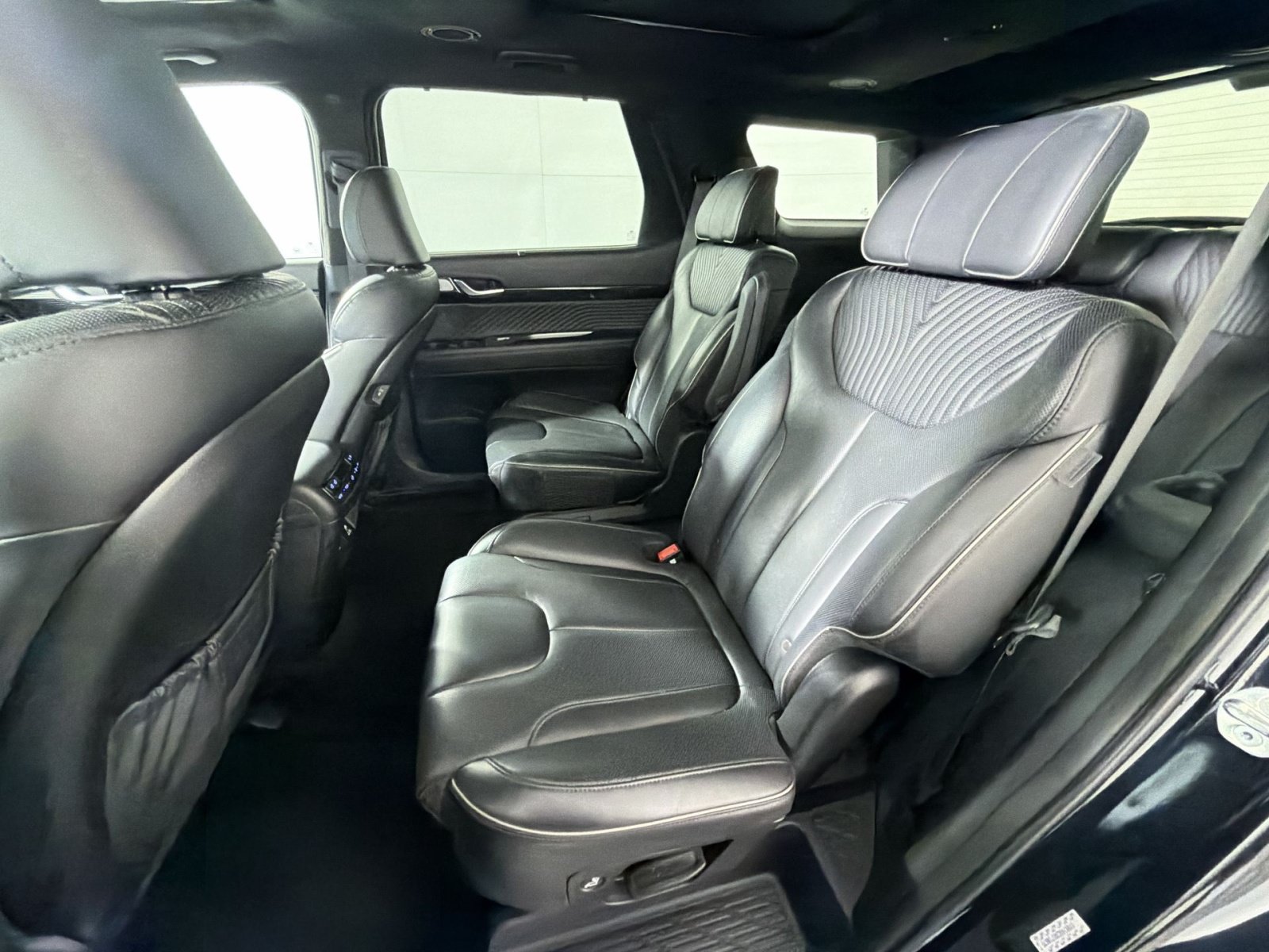 Used 2024 Hyundai Palisade Calligraphy FWD image 25