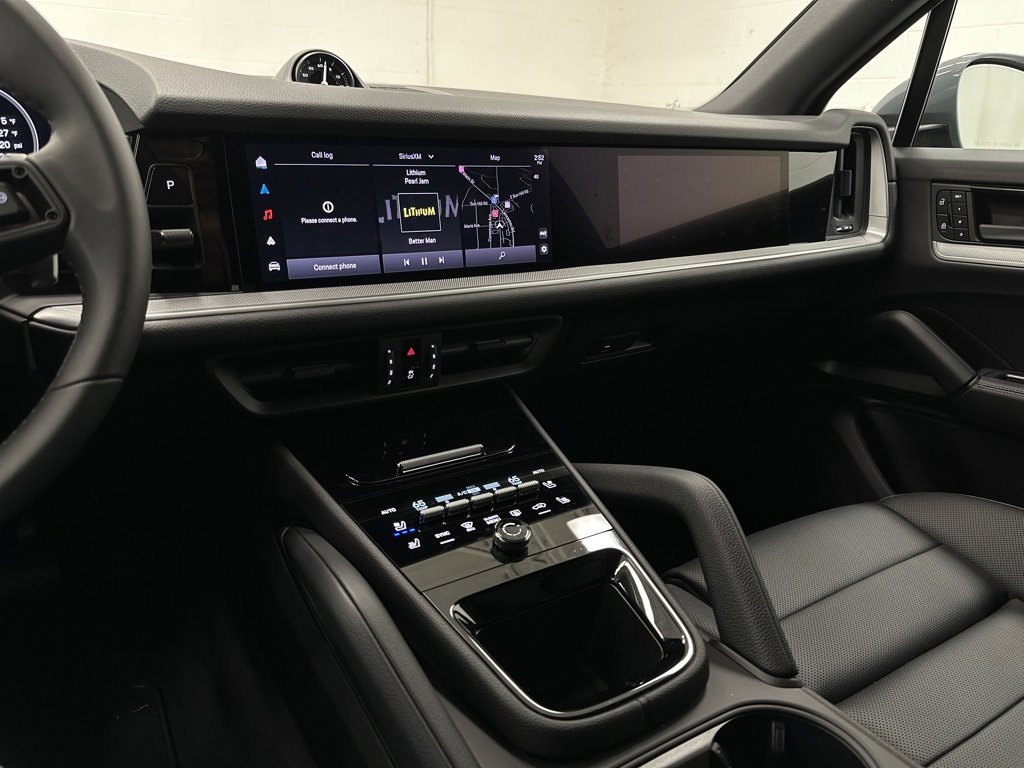 Used 2025 Porsche Cayenne E-Hybrid image 28