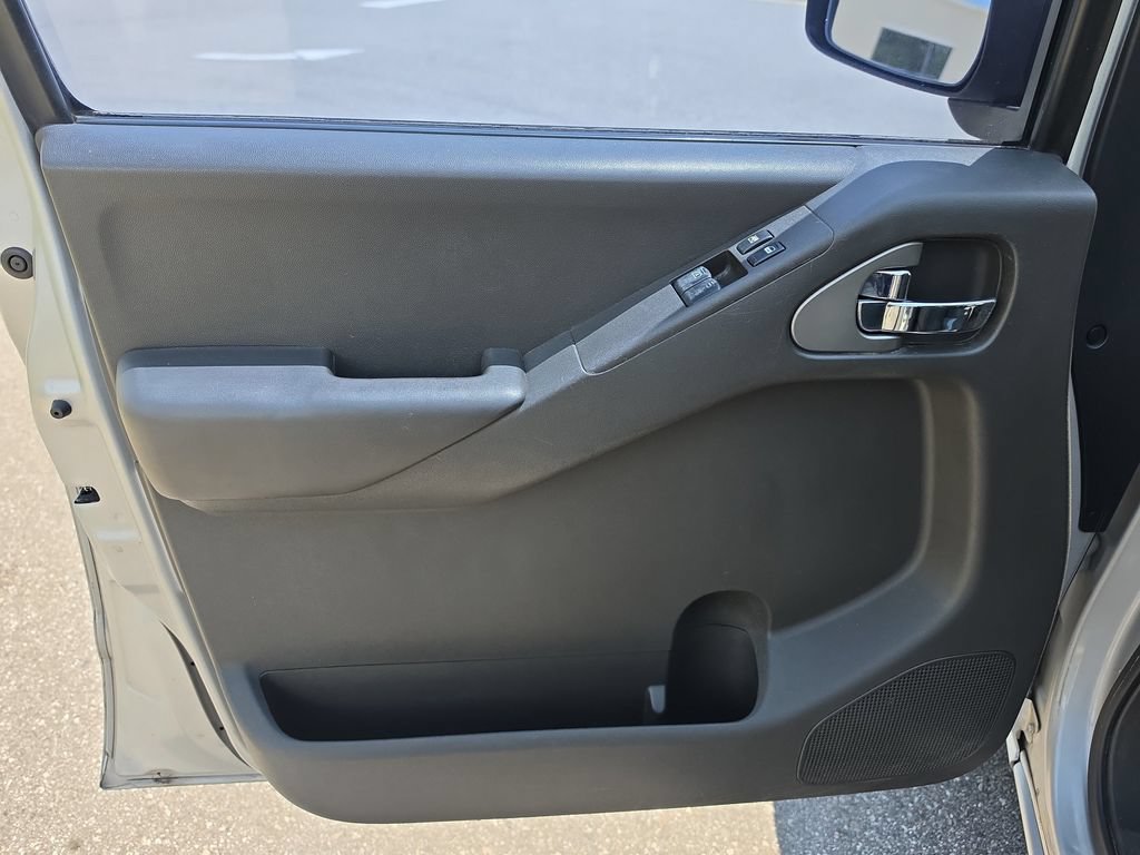 Used 2005 Nissan Frontier SE w/ (P01) Power Pkg RWD image 13