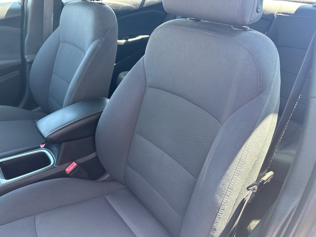 Used 2018 Chevrolet Cruze LT w/ Convenience Package FWD image 18