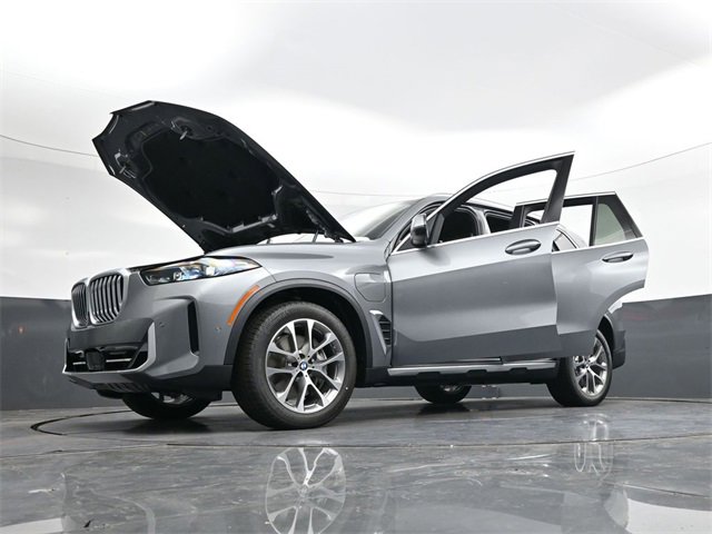 New 2026 BMW X5 xDrive50e w/ Climate Comfort Package image 38