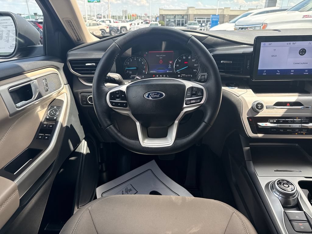Used 2023 Ford Explorer XLT AWD/4WD image 15