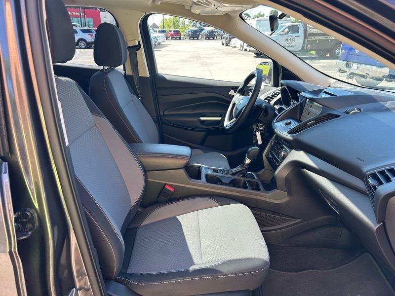 Used 2017 Ford Escape SE w/ Equipment Group 201A FWD image 9