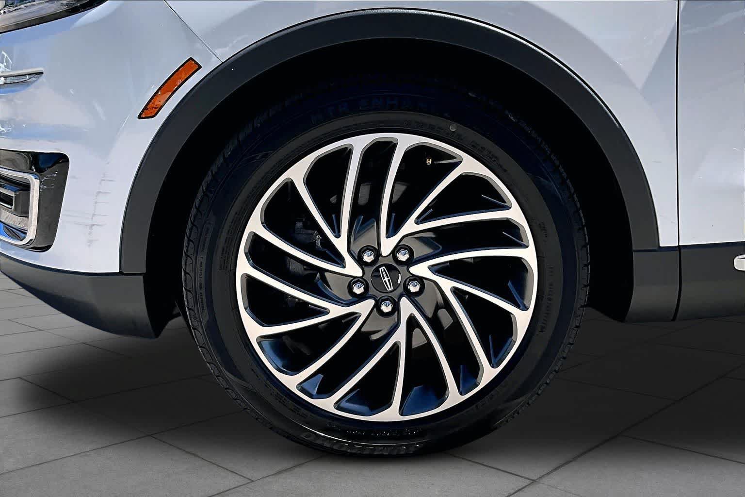 Used 2020 Lincoln Nautilus Reserve FWD image 11