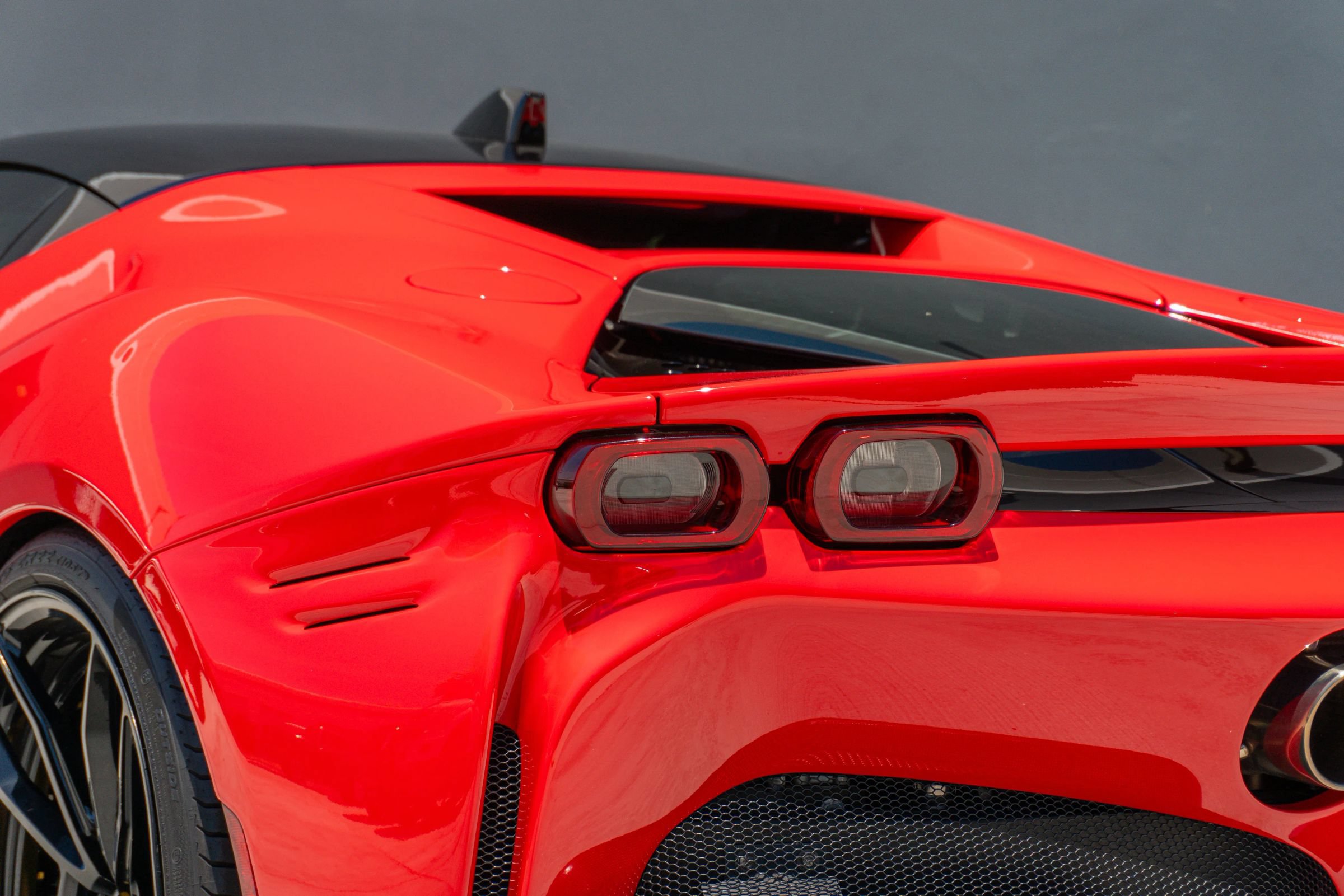 Used 2021 Ferrari SF90 Stradale AWD/4WD image 21