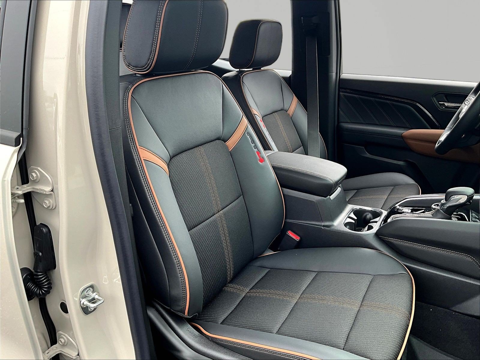 New 2026 GMC Canyon AT4 AWD/4WD image 18