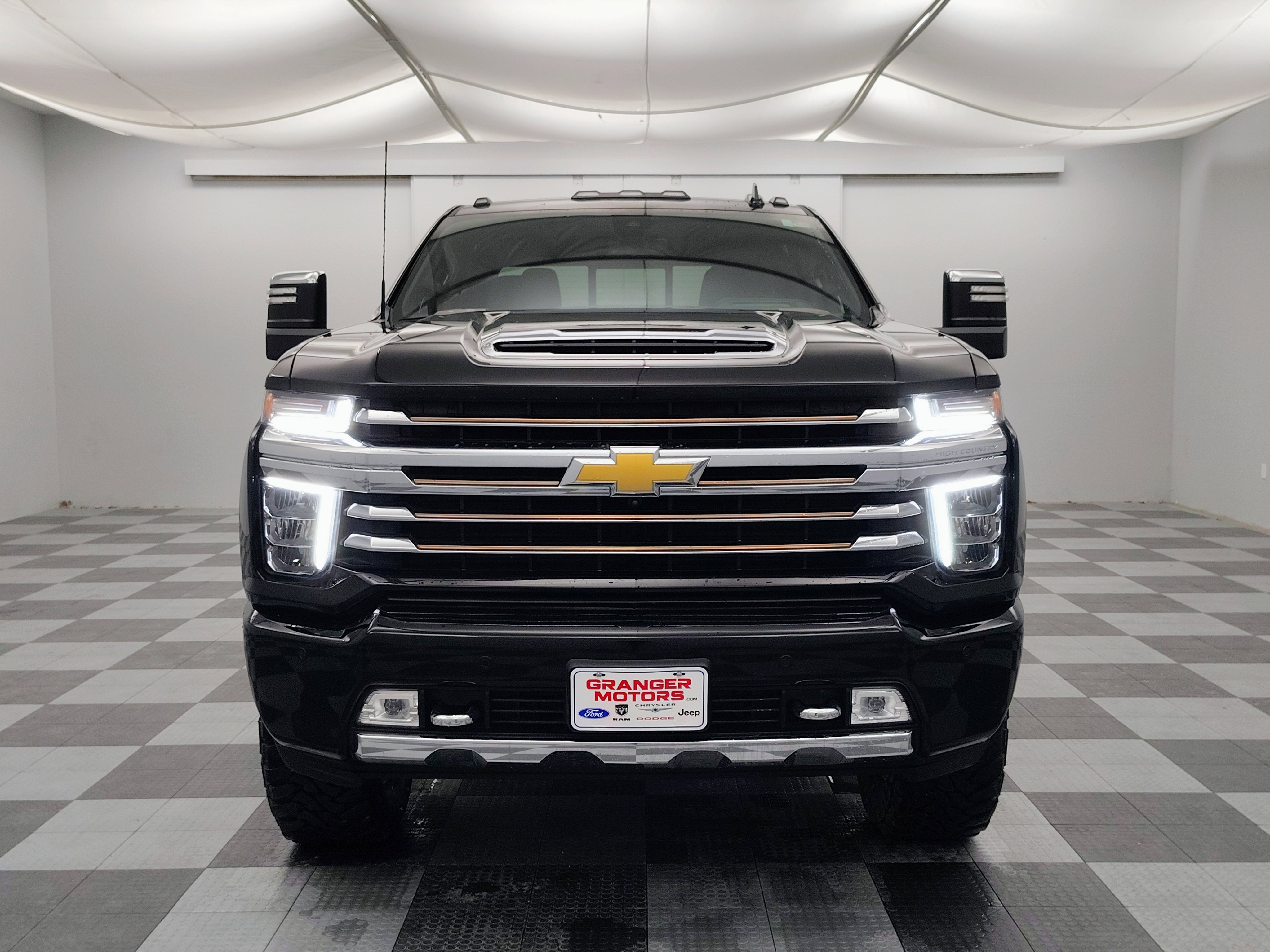 Used 2022 Chevrolet Silverado 3500 High Country w/ Technology Package image 3
