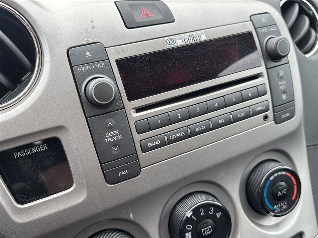 Used 2009 Pontiac Vibe w/ Preferred Package image 11