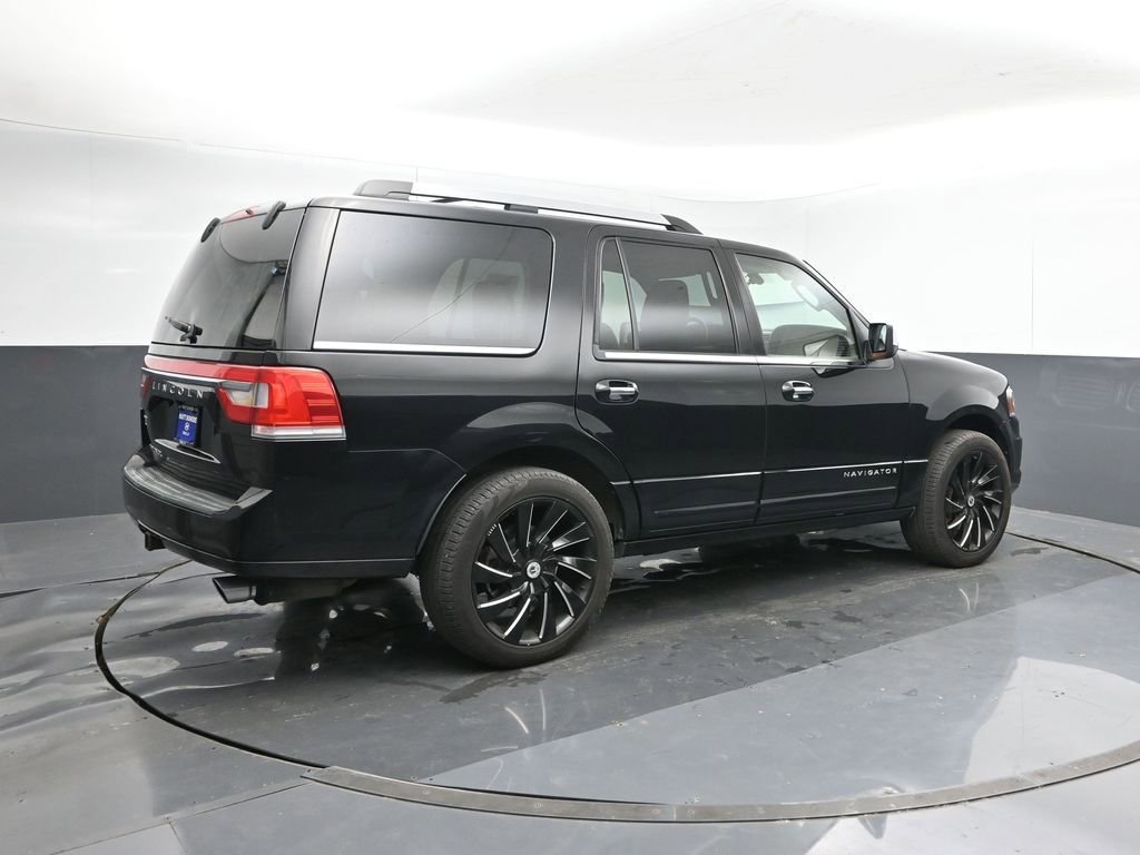 Used 2017 Lincoln Navigator Select image 5
