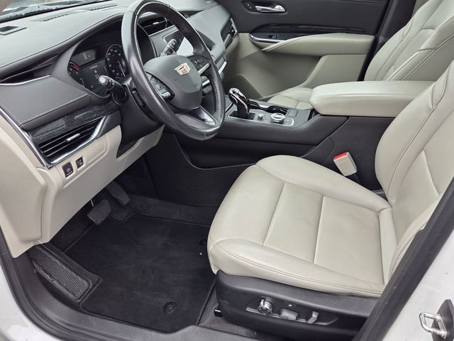 Used 2023 Cadillac XT4 Premium Luxury w/ Enhanced Visibility Package FWD image 10