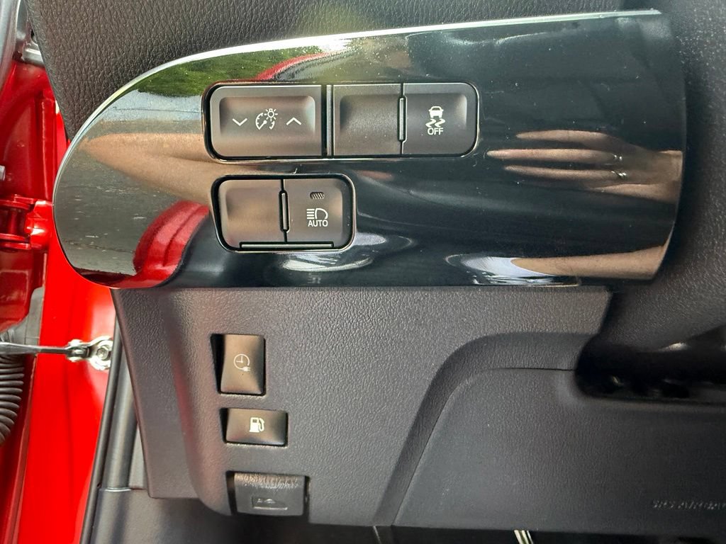 Used 2020 Toyota Prius Prime XLE FWD image 22
