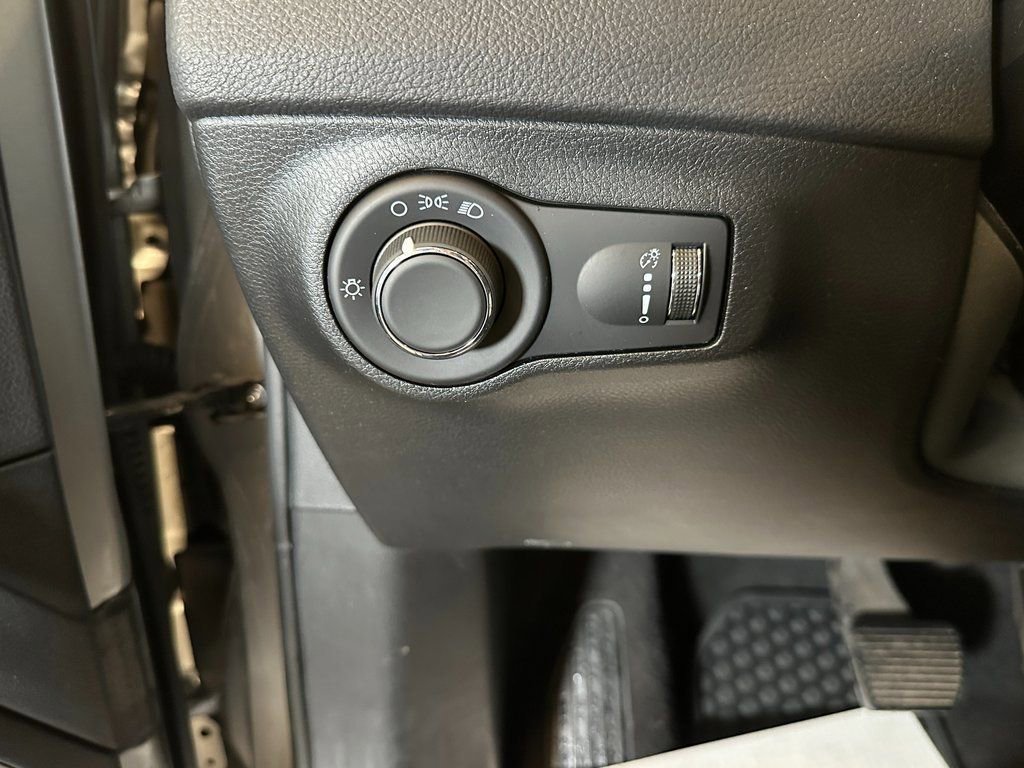 Used 2020 Jeep Compass Sport w/ Cold Weather Group AWD/4WD image 16