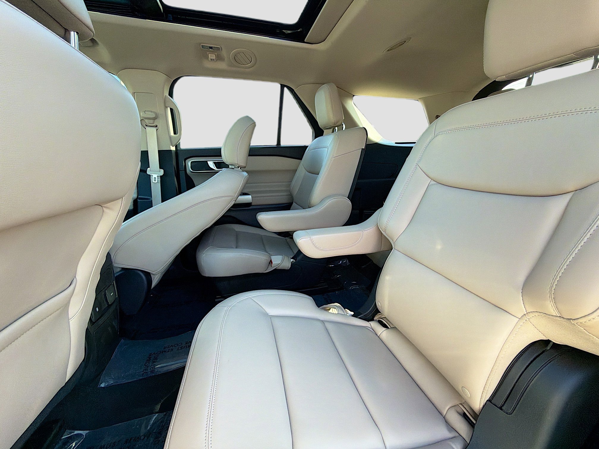 Used 2022 Ford Explorer XLT w/ Equipment Group 202A image 22