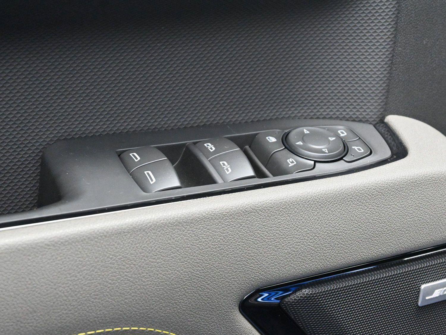 Used 2025 Chevrolet Silverado 1500 ZR2 w/ Technology Package image 12