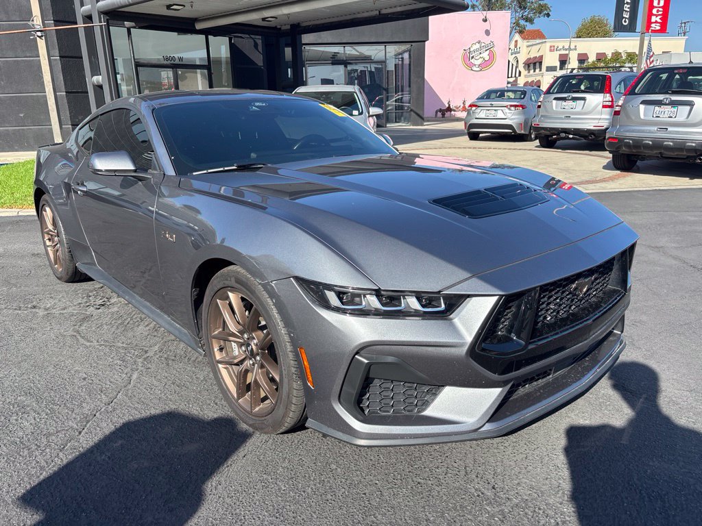 Used 2025 Ford Mustang GT Premium RWD image 2