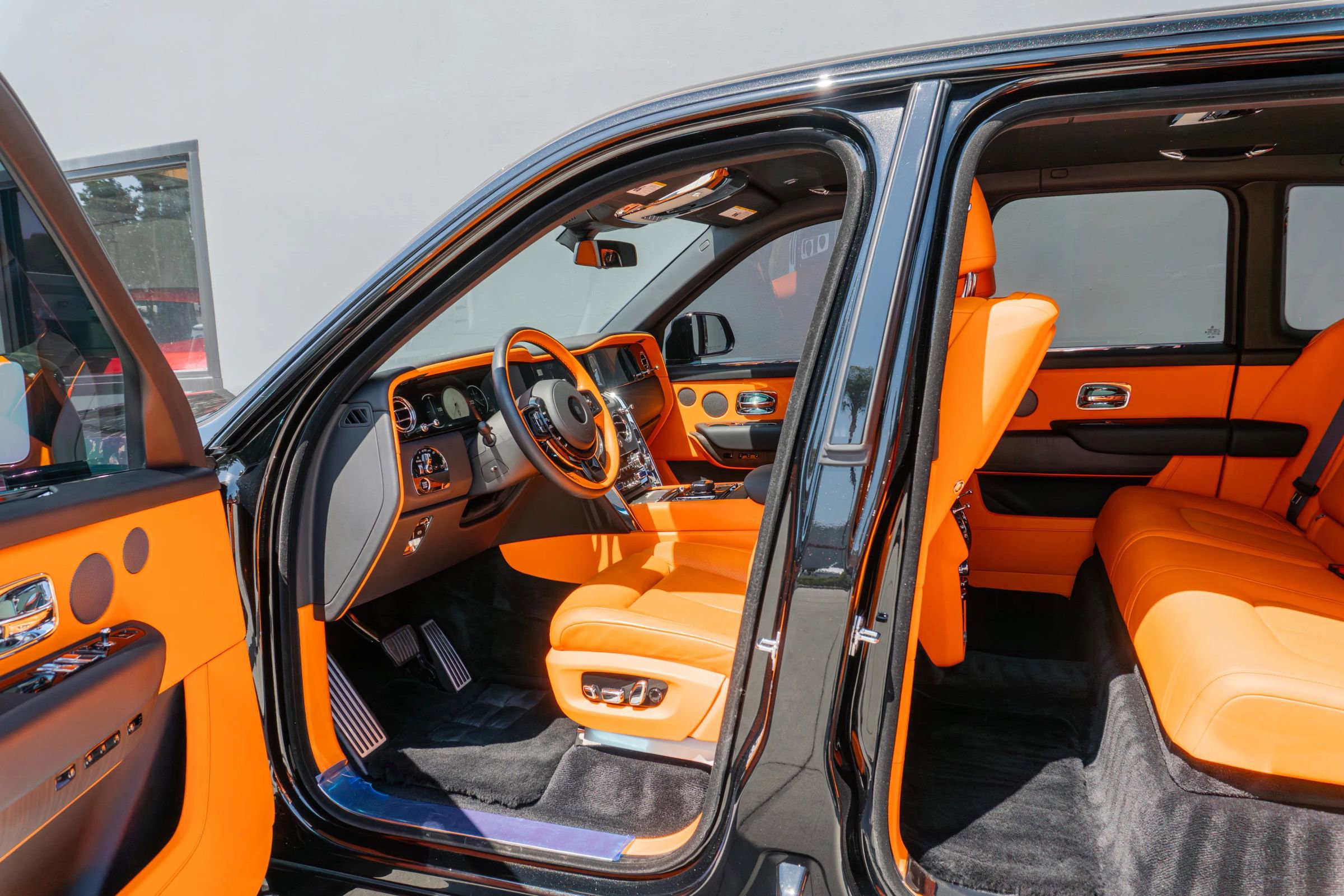 Used 2025 Rolls-Royce Cullinan AWD/4WD image 58