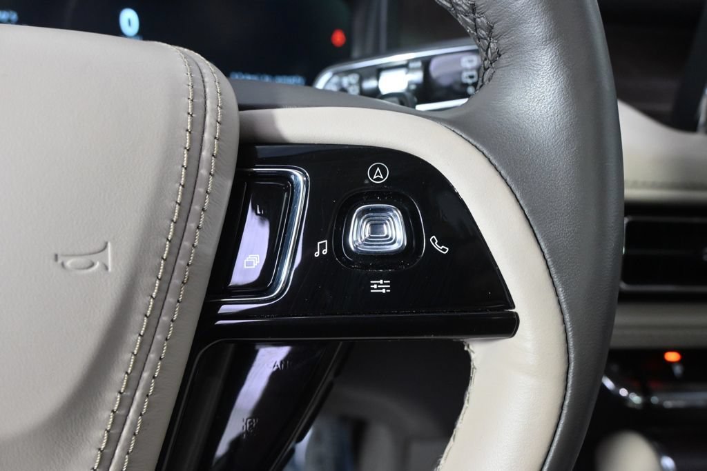 Used 2023 Lincoln Aviator Reserve w/ Equipment Group 201A AWD/4WD image 34