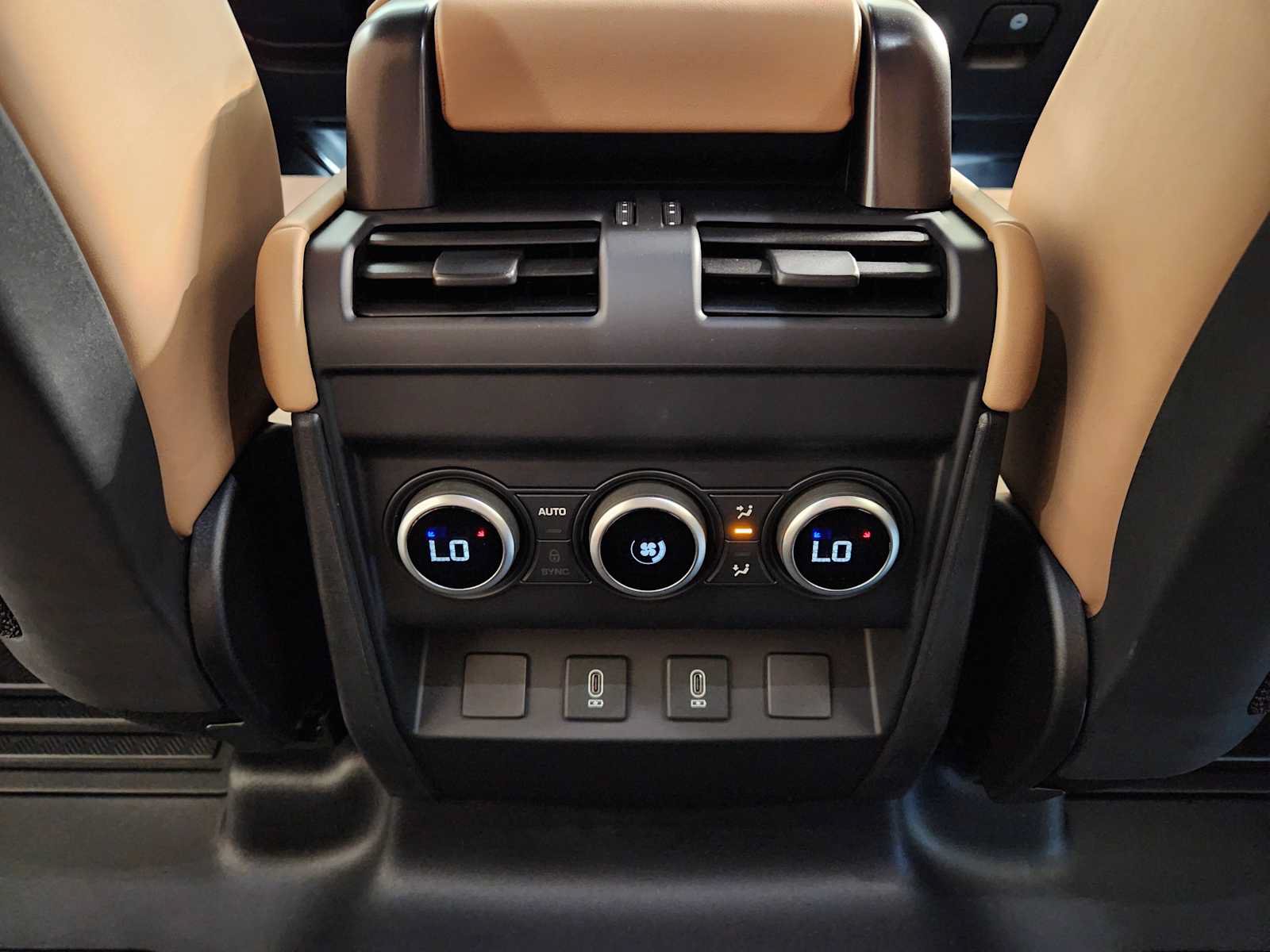 New 2026 Land Rover Defender 110 X-Dynamic SE AWD/4WD image 30