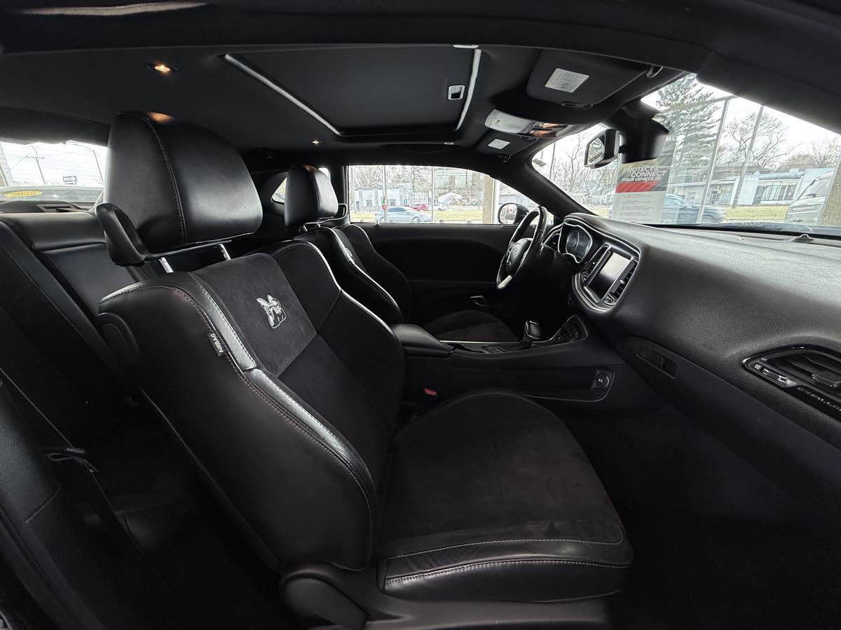 Used 2018 Dodge Challenger R/T Scat Pack w/ Leather Interior Group image 35