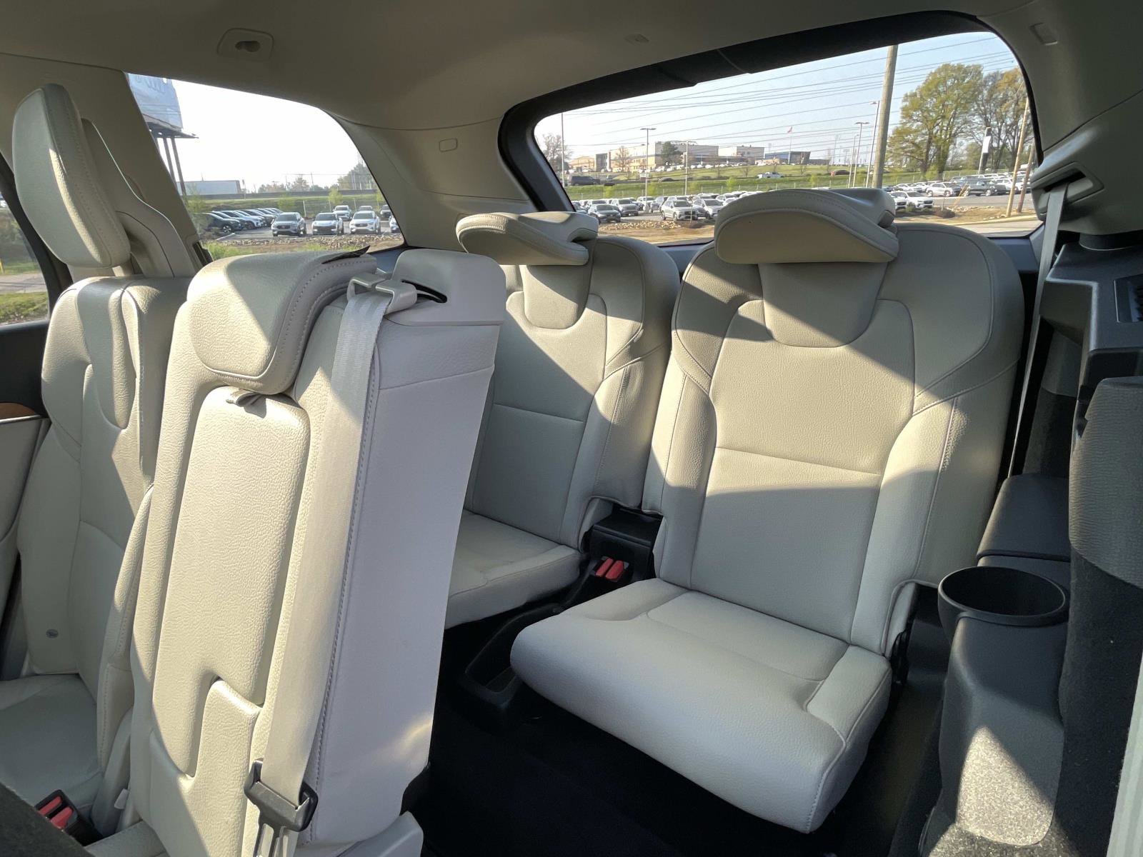 Used 2022 Volvo XC90 T5 Momentum w/ Protection Package Premier image 13