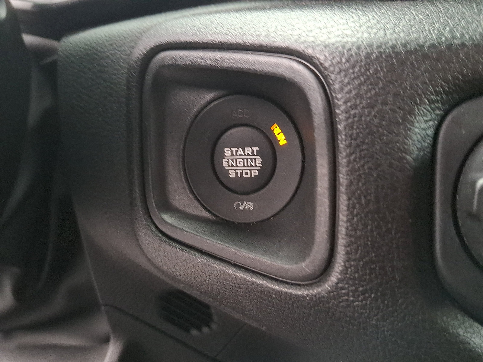 Used 2025 Jeep Gladiator Sport AWD/4WD image 25