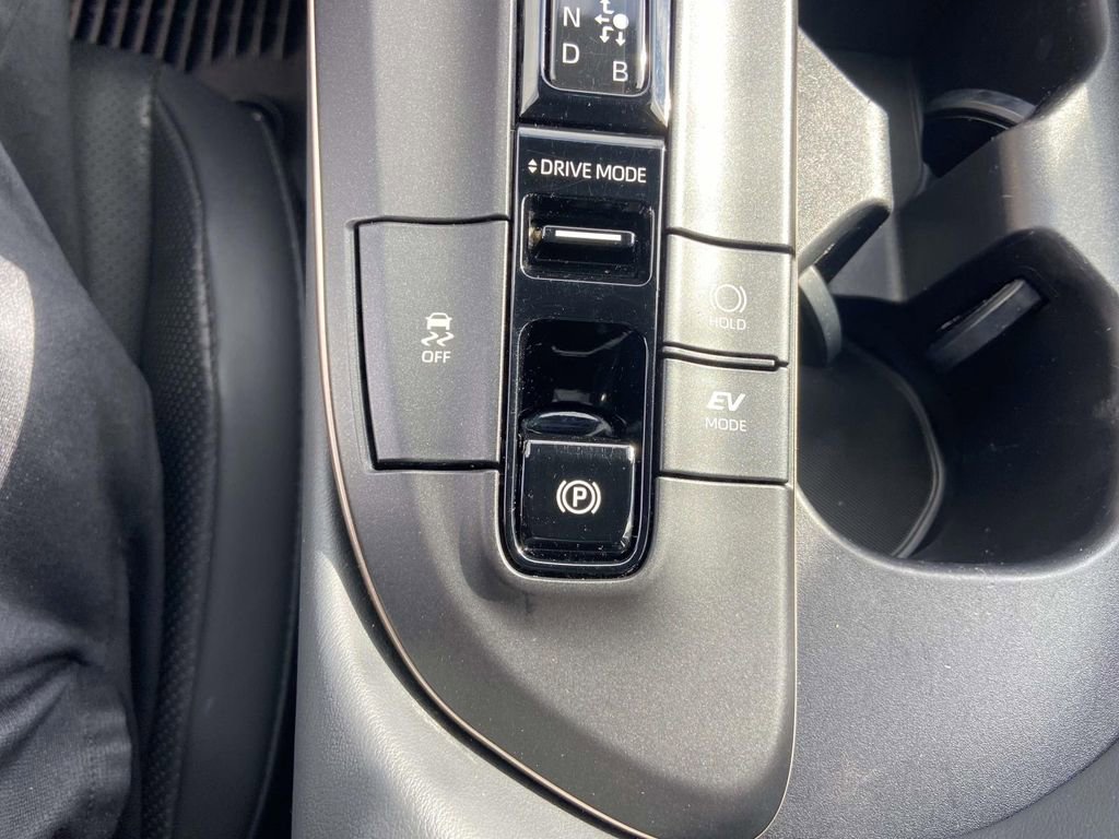 Used 2023 Toyota Crown Limited image 28