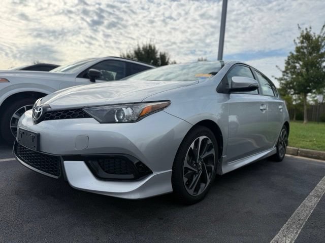 Used 2018 Toyota Corolla iM w/ All-Weather Mat Package FWD image 2