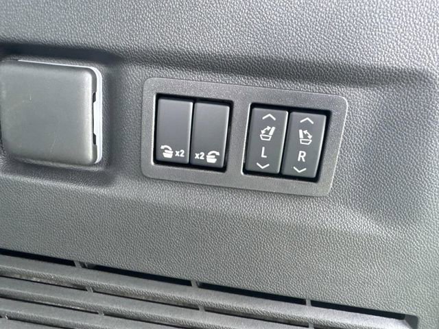 New 2025 Chevrolet Suburban Premier image 17