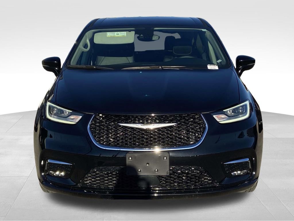 Used 2024 Chrysler Pacifica Touring-L image 6