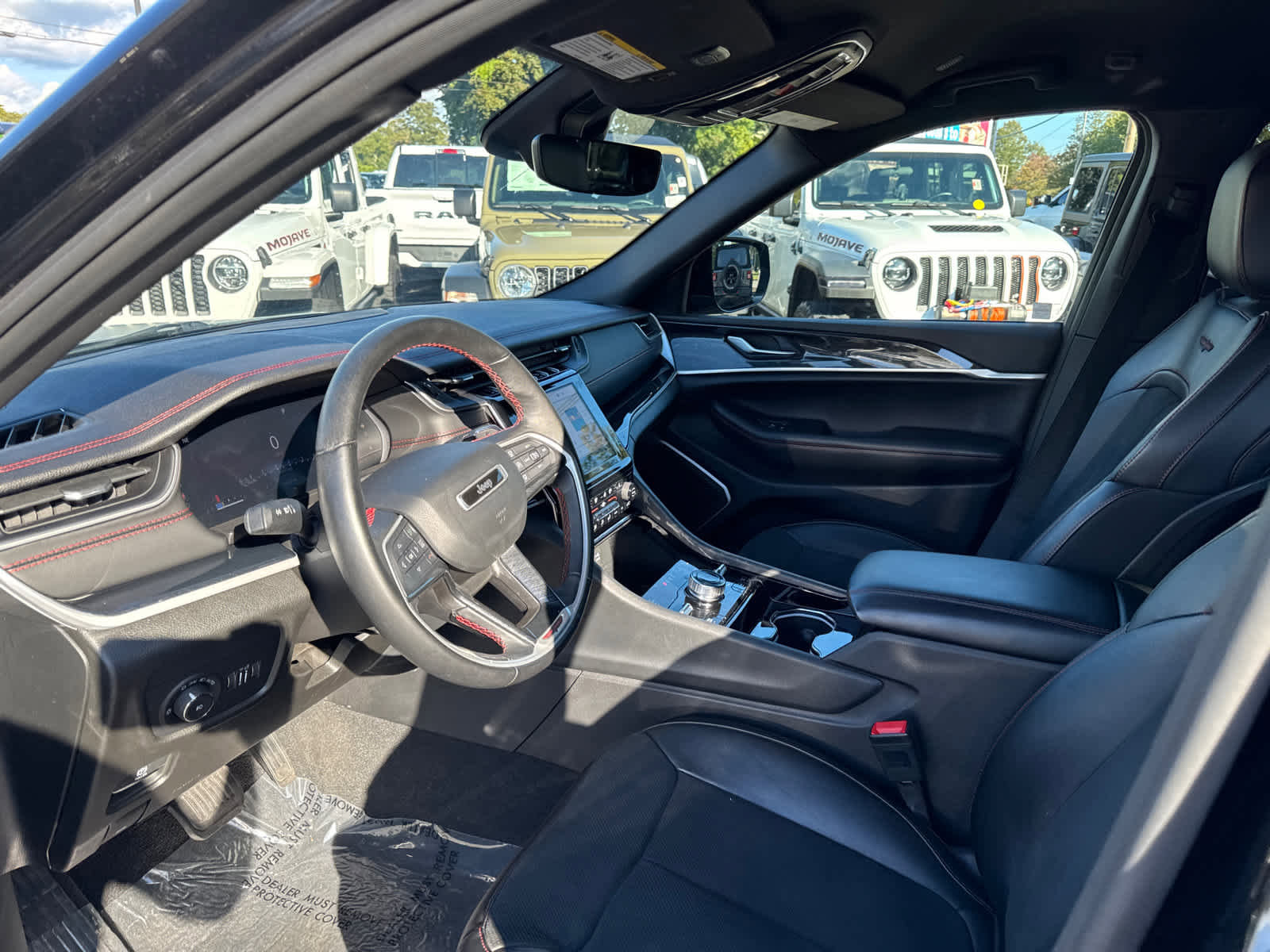 Used 2022 Jeep Grand Cherokee Trailhawk image 12