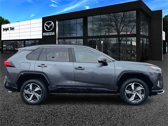 Used 2023 Toyota RAV4 SE image 3