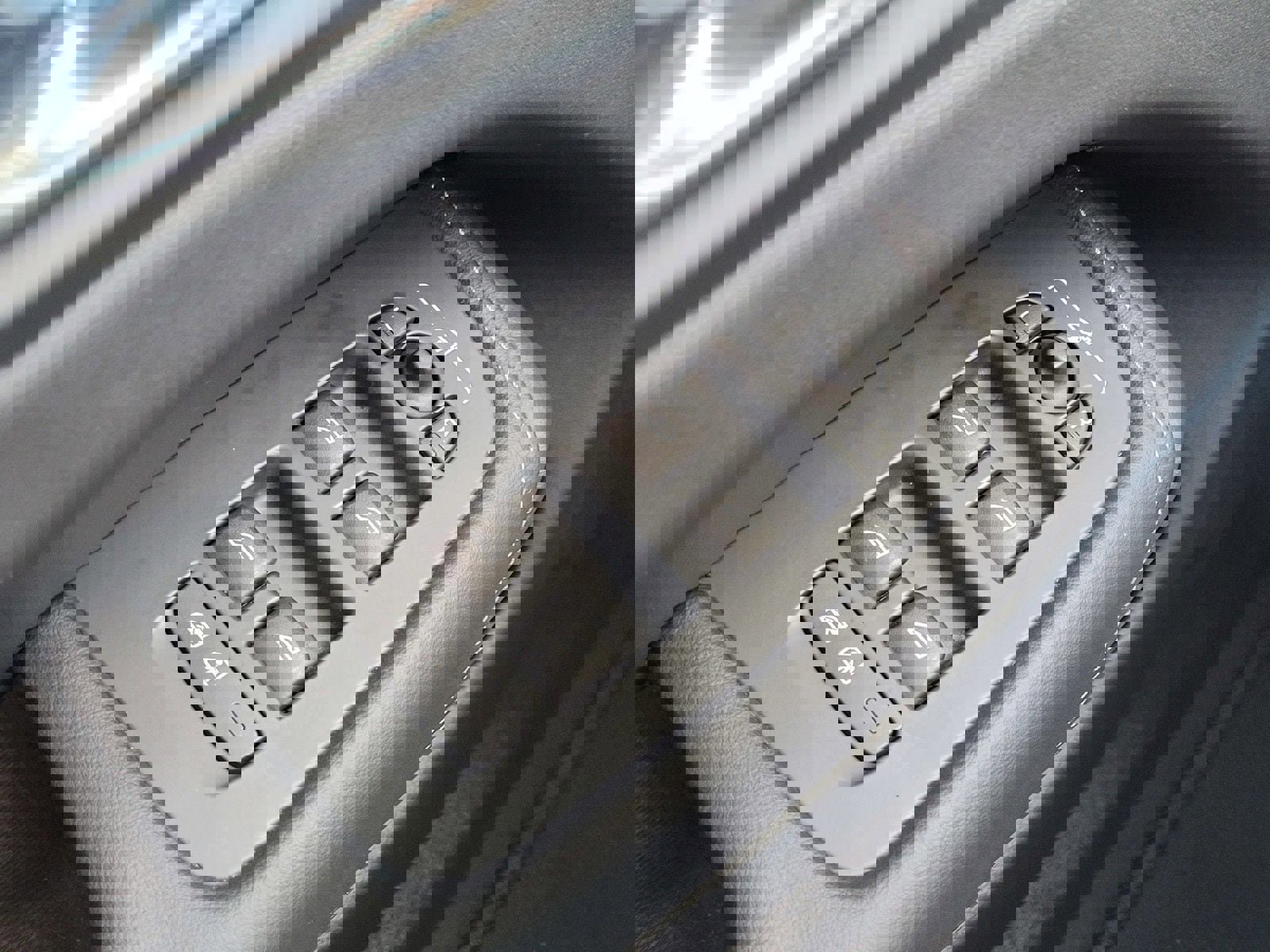 Certified 2024 Volvo XC60 T8 Ultimate w/ Protection Package Premier image 16