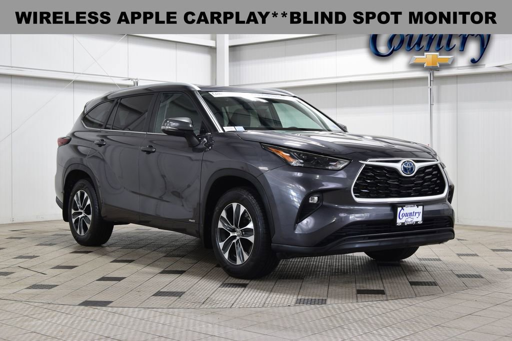 Used 2024 Toyota Highlander XLE AWD/4WD image 1