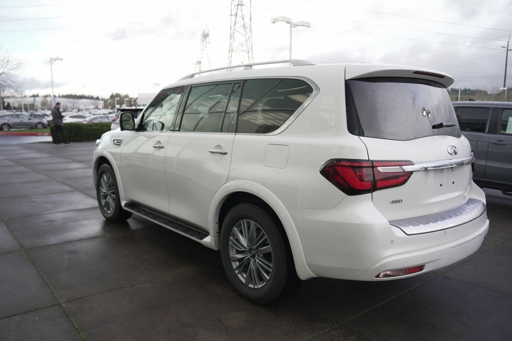 Used 2024 INFINITI QX80 Luxe image 11