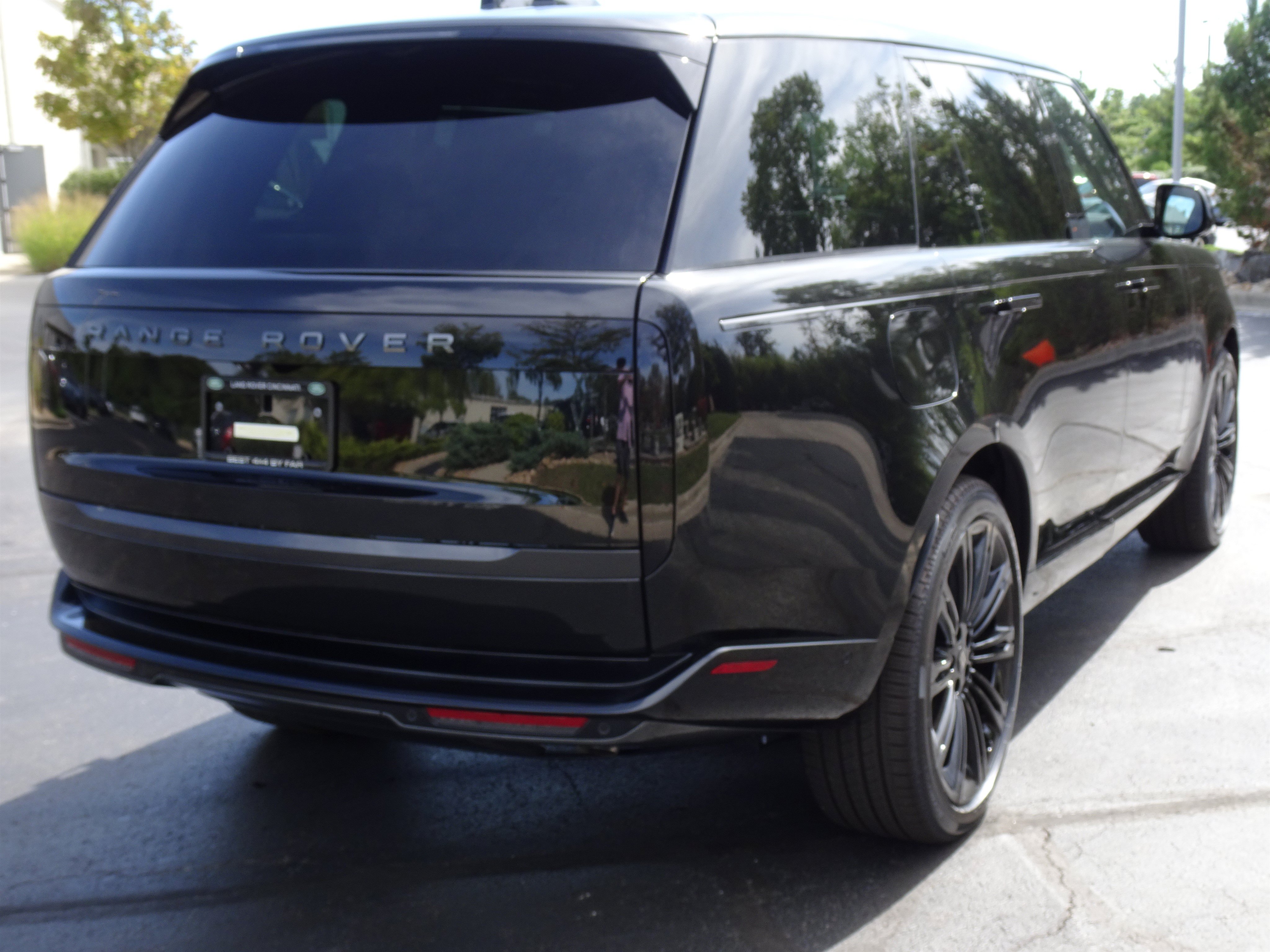 New 2027 Land Rover Range Rover Long Wheelbase SE AWD/4WD image 6