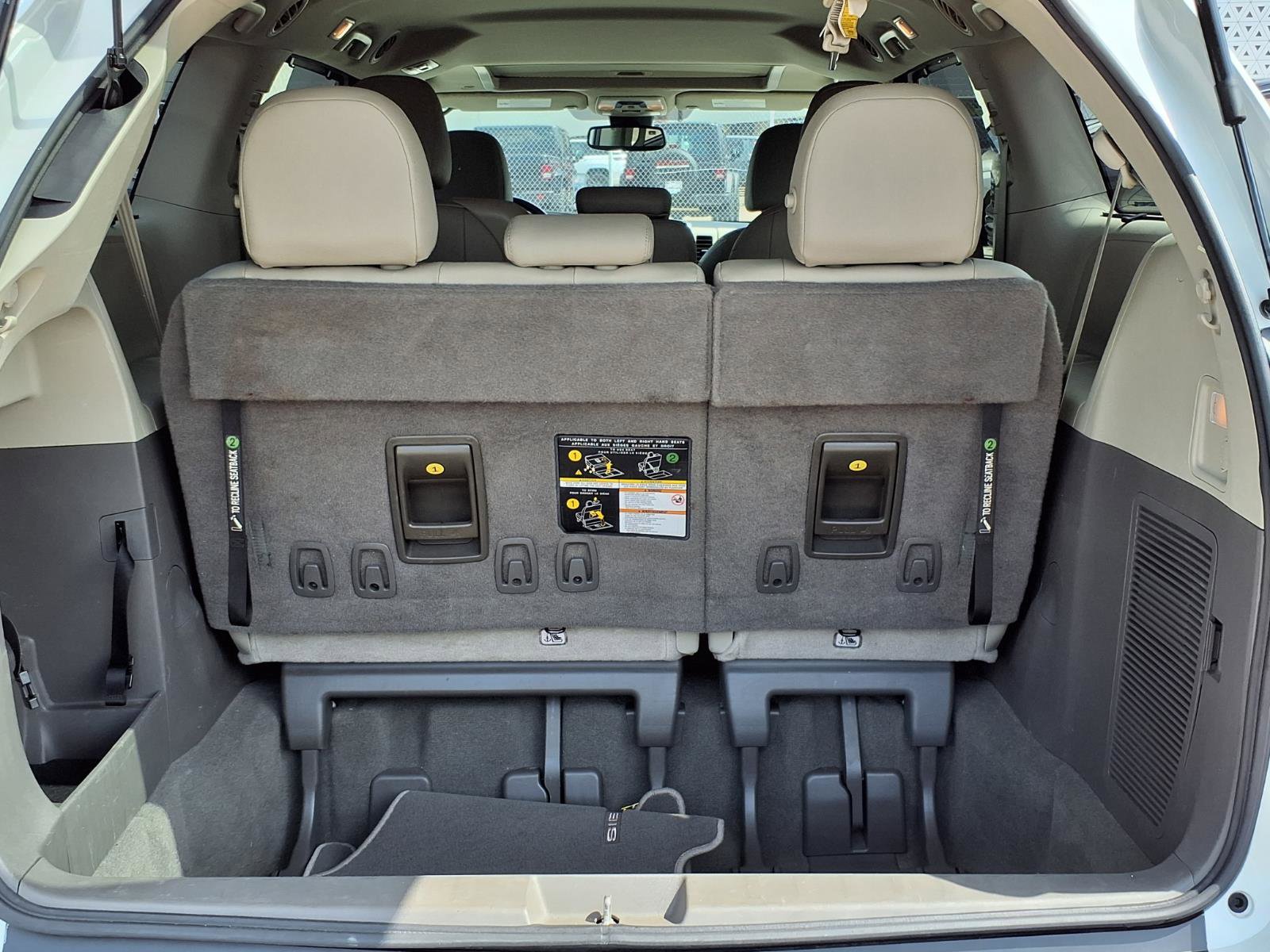 Used 2020 Toyota Sienna XLE FWD image 21