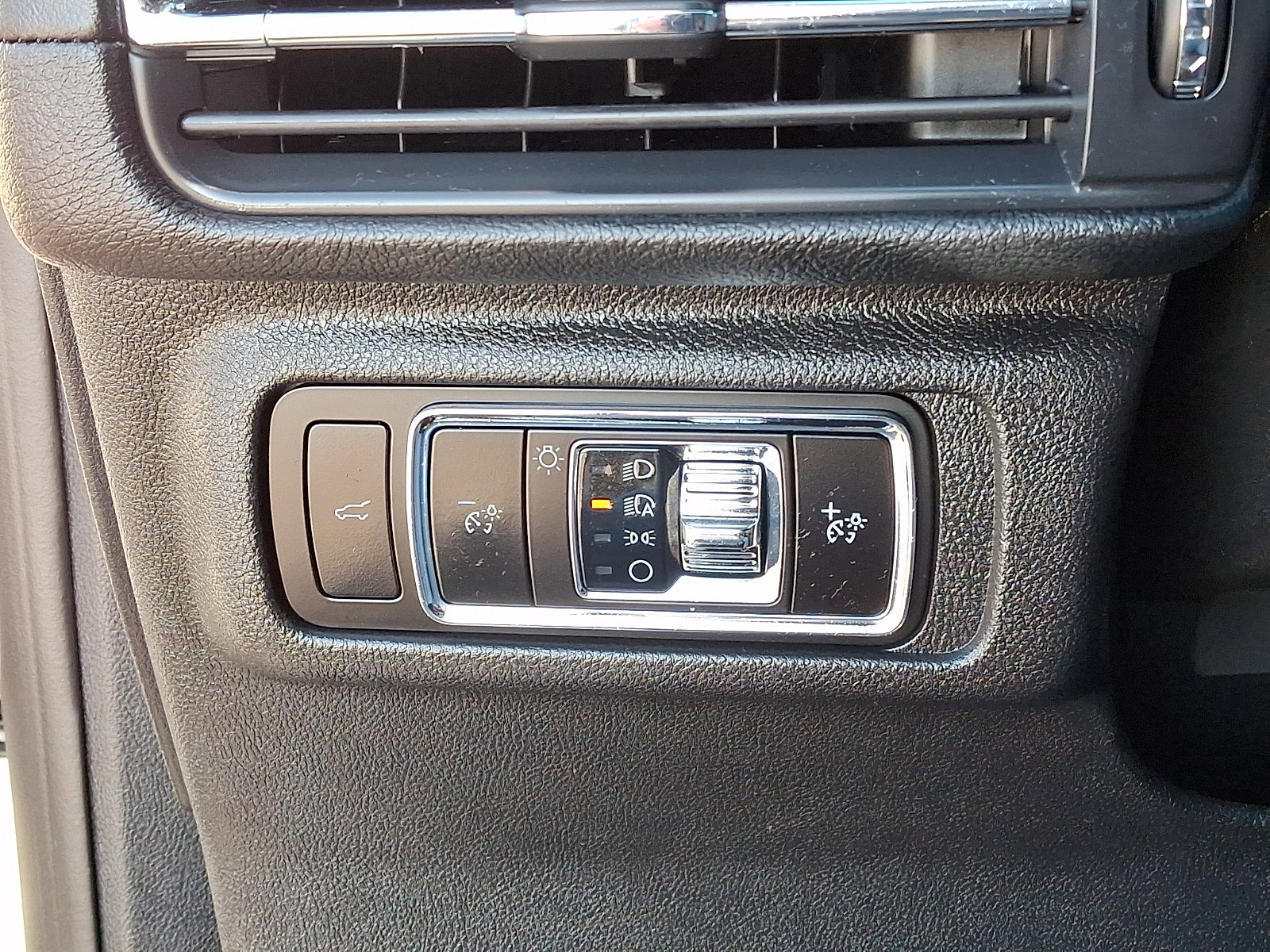 Certified 2023 Lincoln Corsair AWD image 26