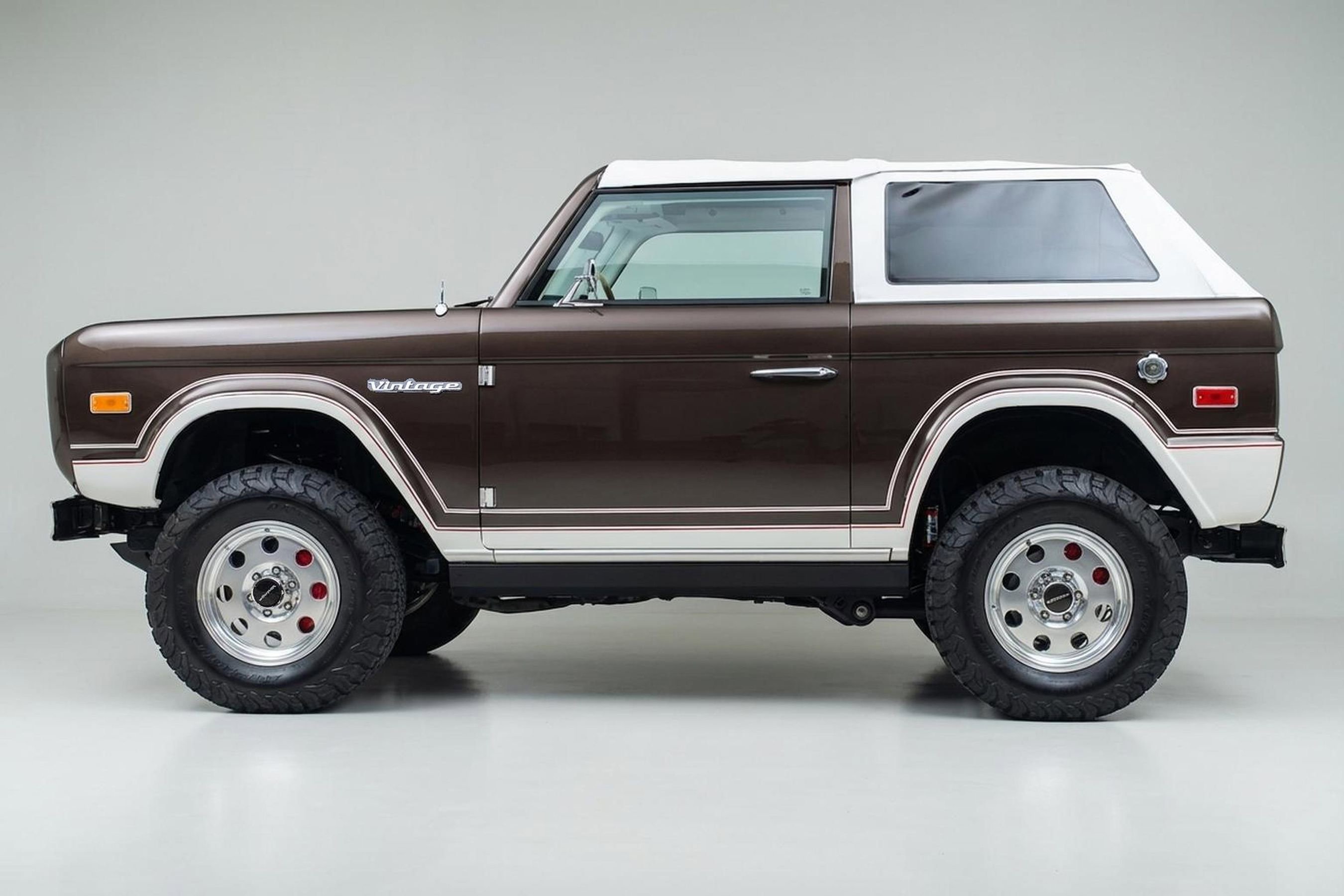 Used 2024 Ford Bronco Black Diamond image 16