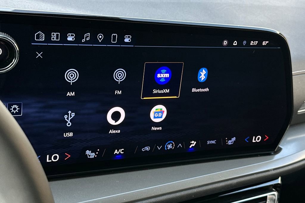 Used 2024 Chevrolet Traverse LT image 21