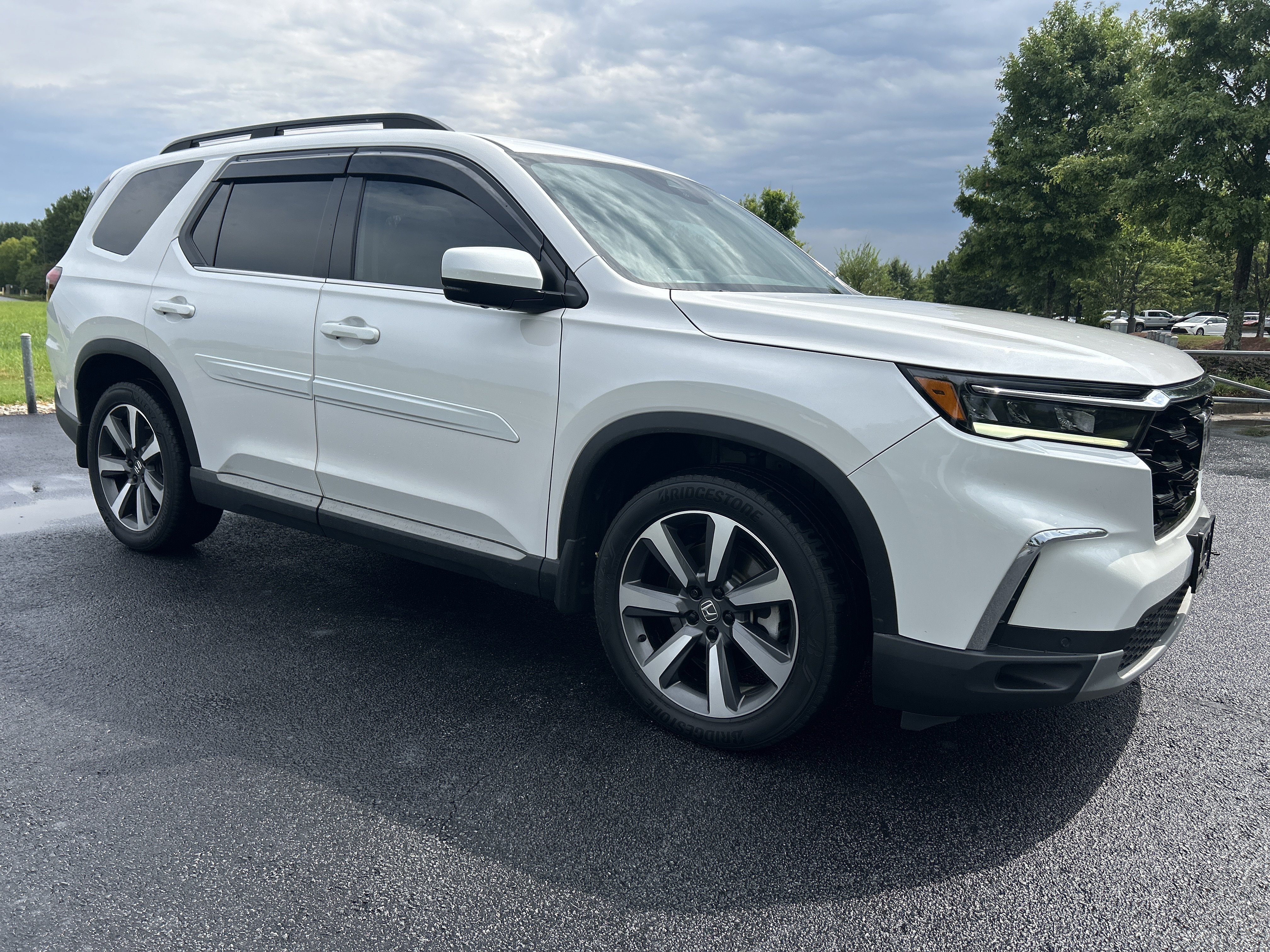 Used 2025 Honda Pilot Elite image 2