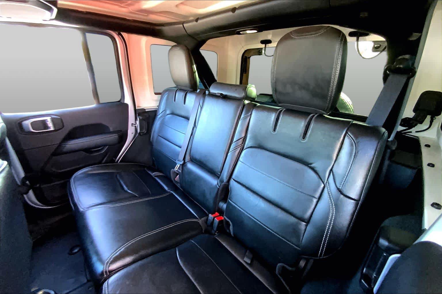 Used 2022 Jeep Wrangler Unlimited Sahara w/ Cold Weather Group AWD/4WD image 20
