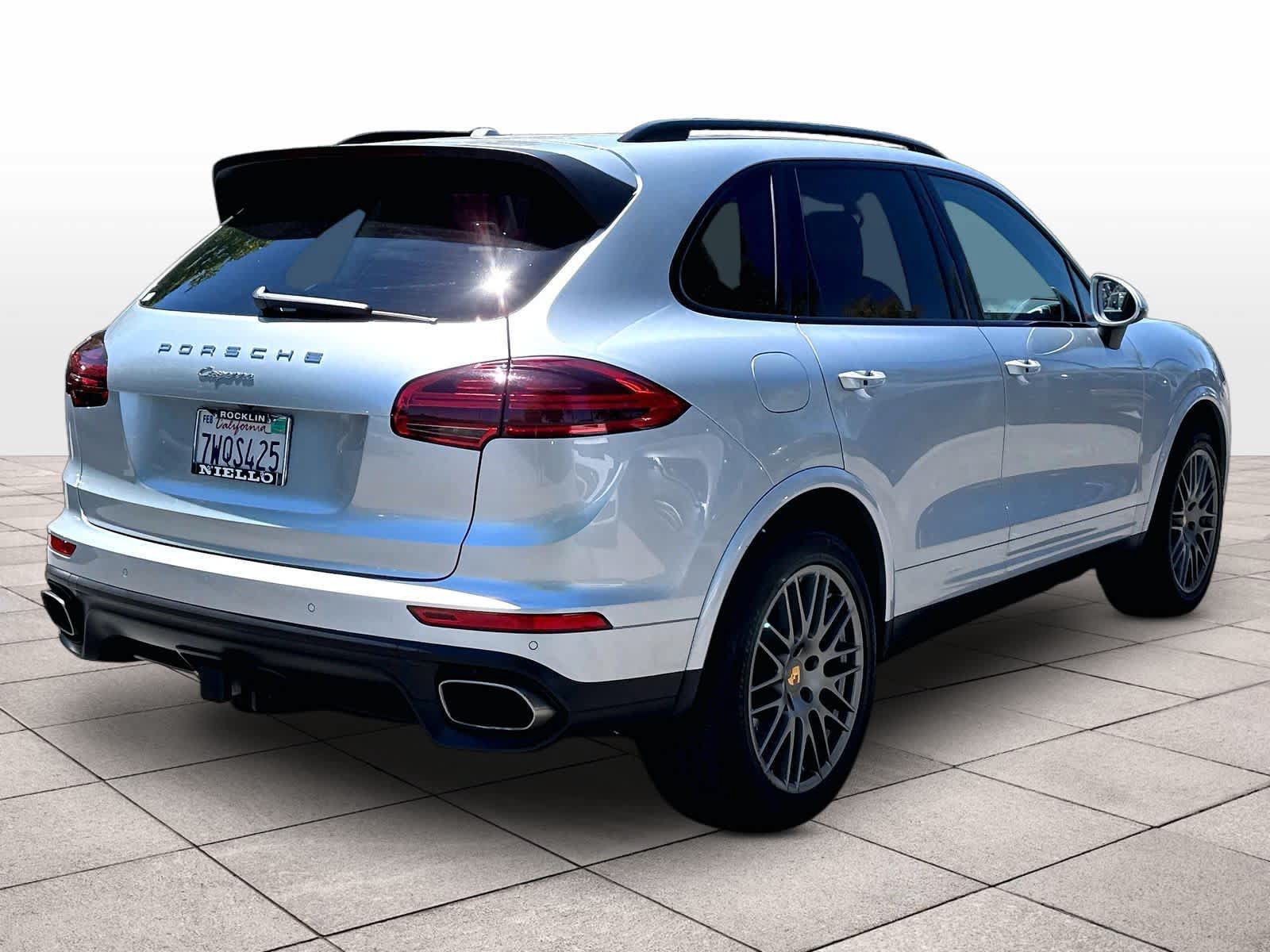 Used 2017 Porsche Cayenne Platinum Edition AWD/4WD image 16