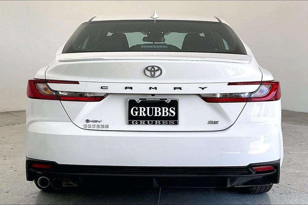 Used 2025 Toyota Camry SE image 7